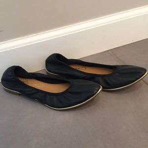 🖤💛Black & Gold Pointed Flats💛🖤